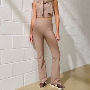 Abercrombie YPB sculptLUX Flare Legging